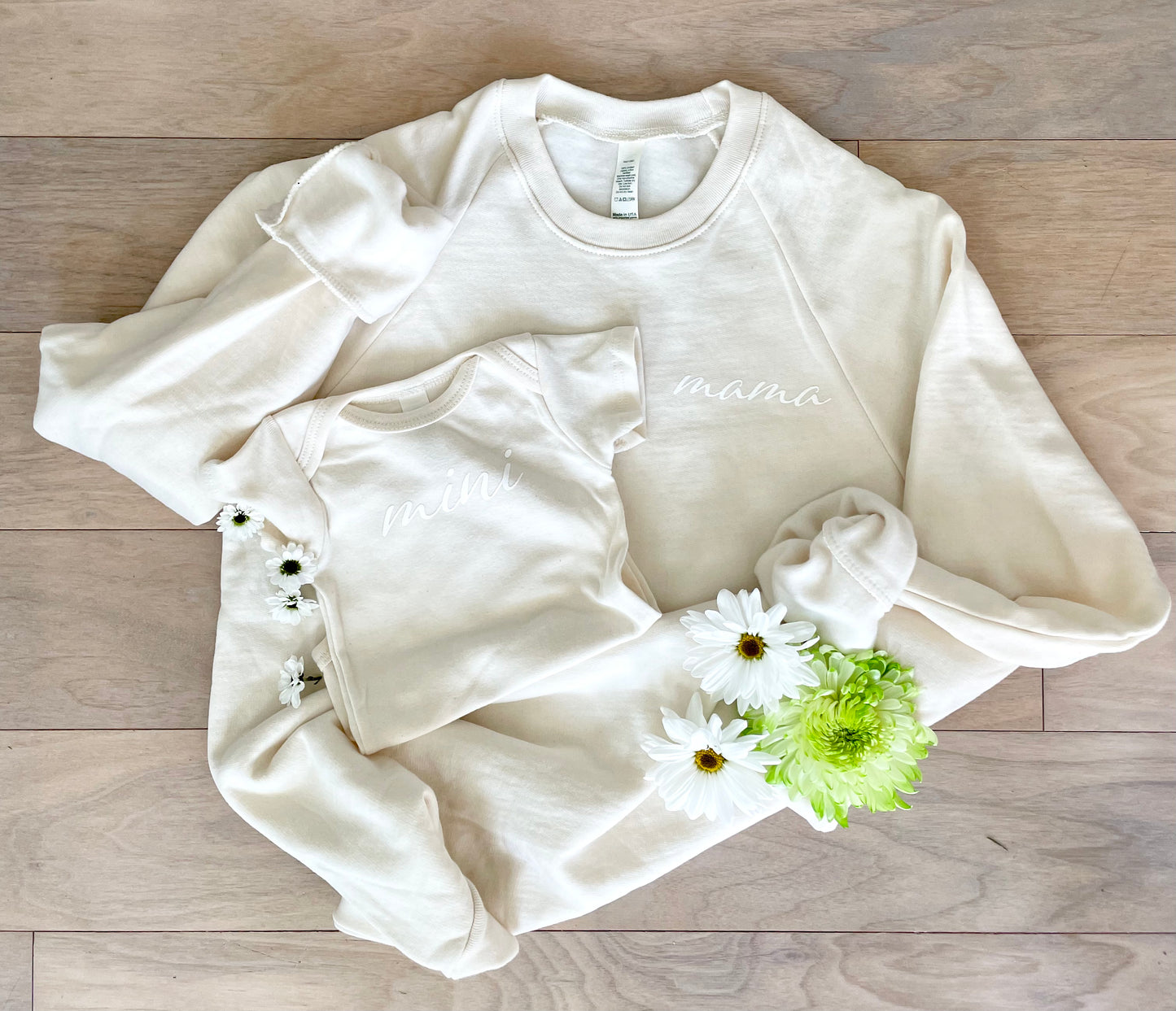 Mama Script Raglan Crew Neck Sweatshirt